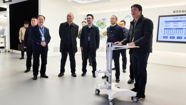 山西省农业农村厅党组书记、厅长孙京民一行莅临托普云农调研考察