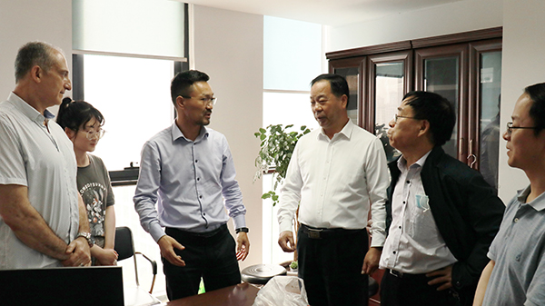中国农业技术推广协会会长陈生斗、秘书长张互助莅临托普云农考察参观